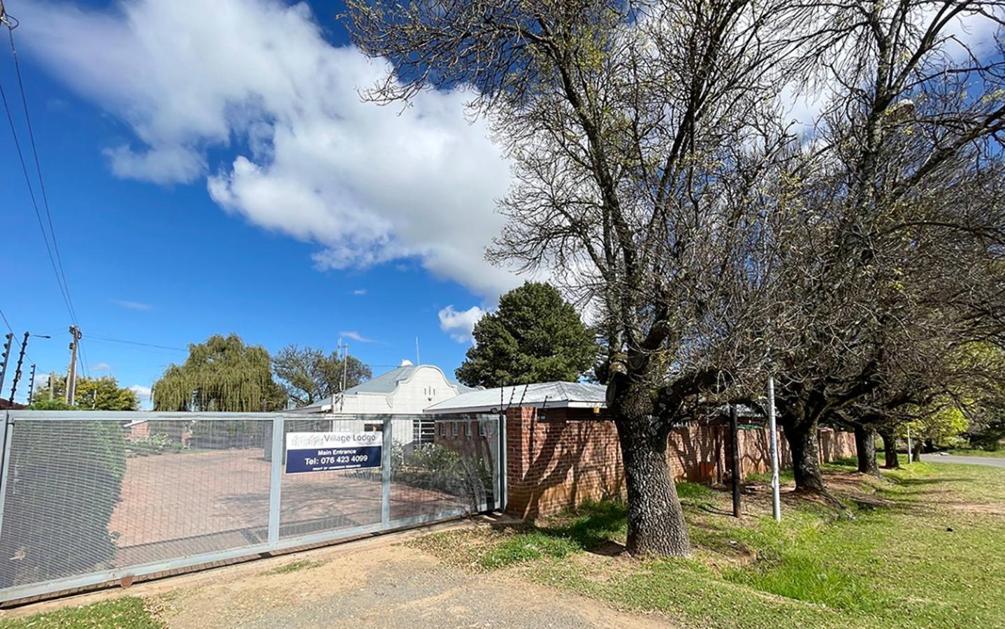 Village Lodge Harrismith ภายนอก รูปภาพ