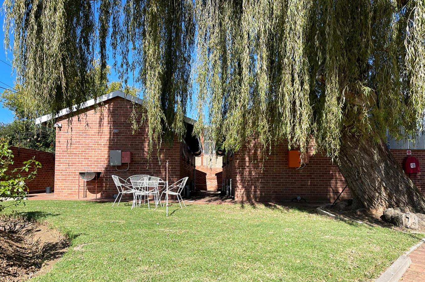 Village Lodge Harrismith ภายนอก รูปภาพ