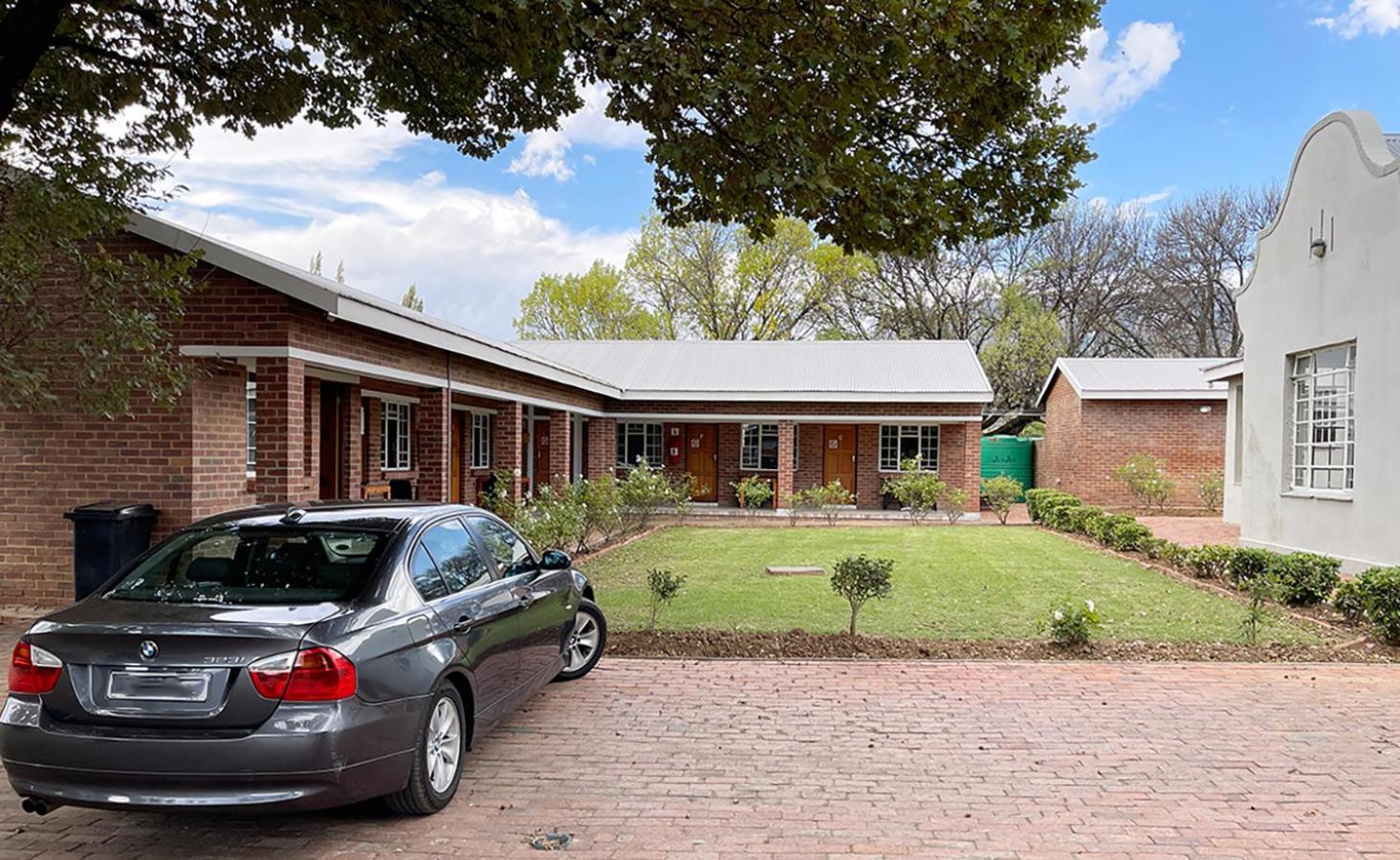 Village Lodge Harrismith ภายนอก รูปภาพ