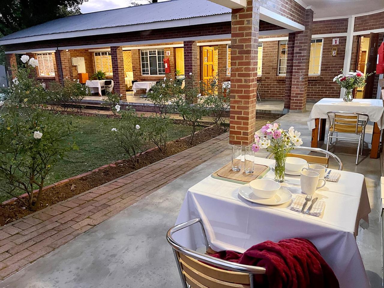 Village Lodge Harrismith ภายนอก รูปภาพ