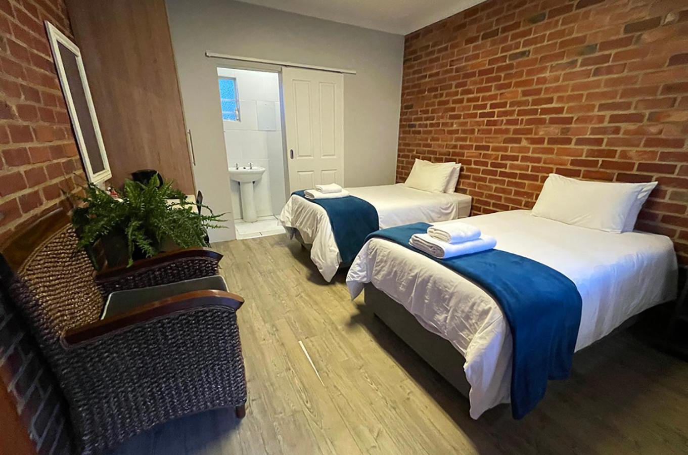 Village Lodge Harrismith ภายนอก รูปภาพ
