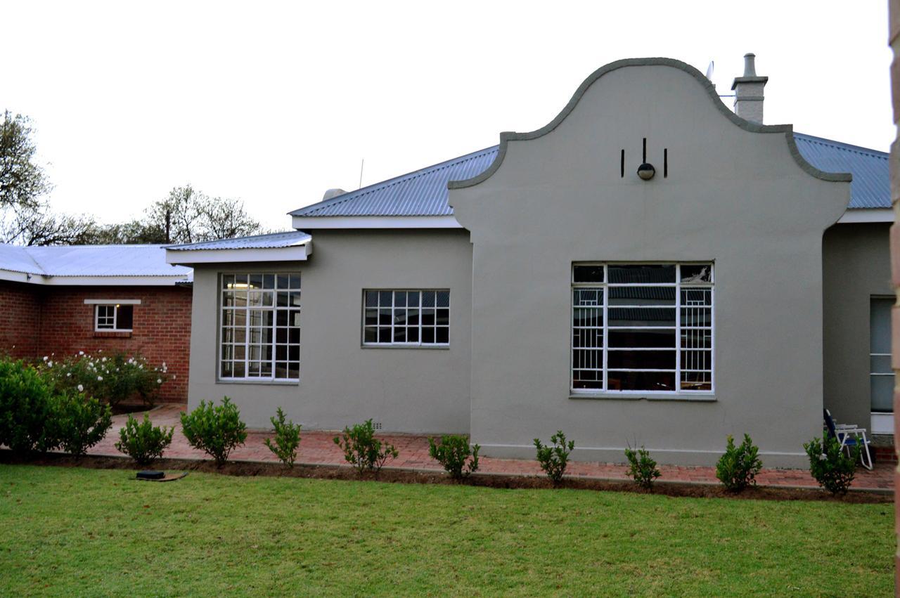 Village Lodge Harrismith ภายนอก รูปภาพ