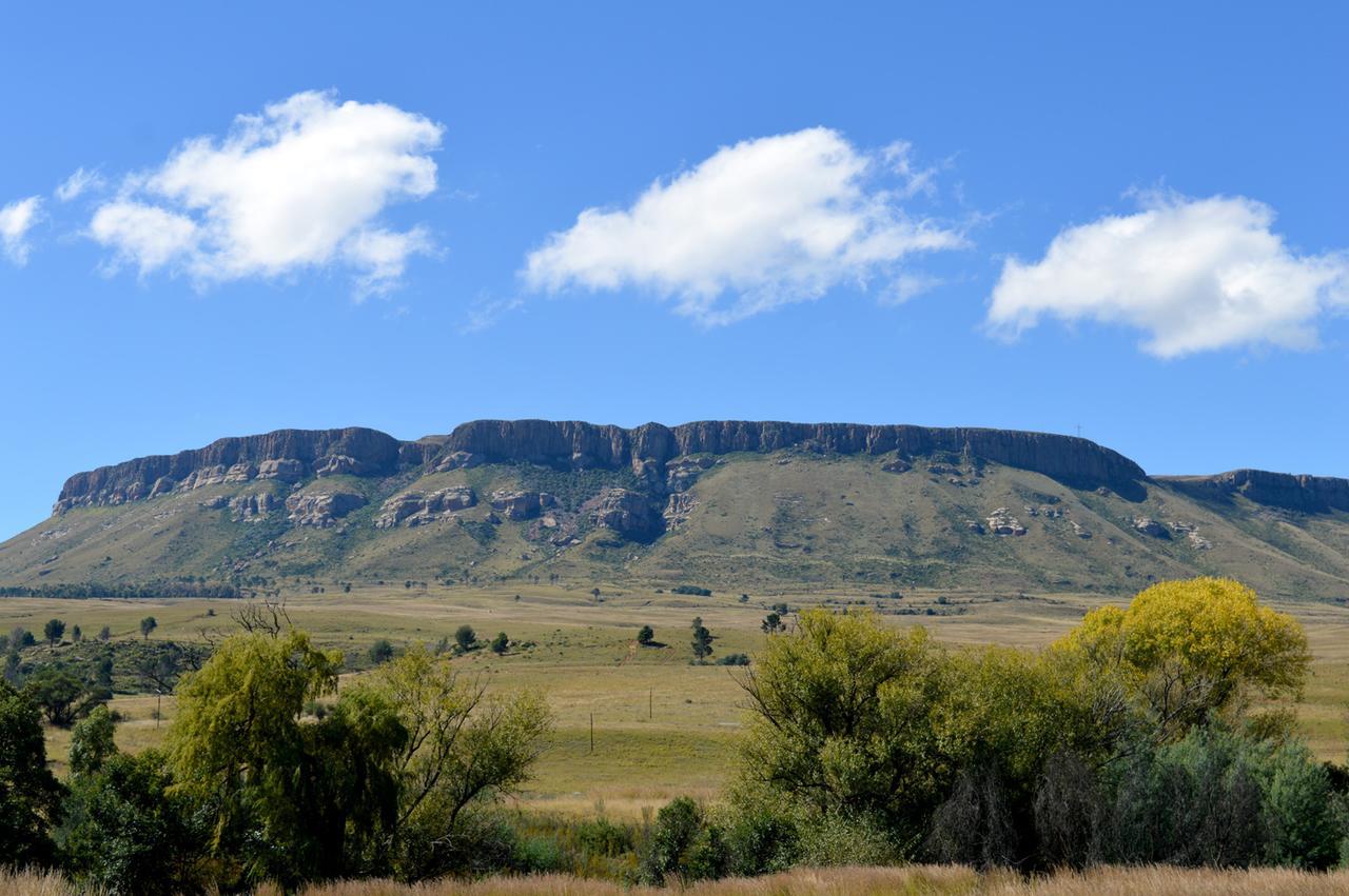 Village Lodge Harrismith ภายนอก รูปภาพ